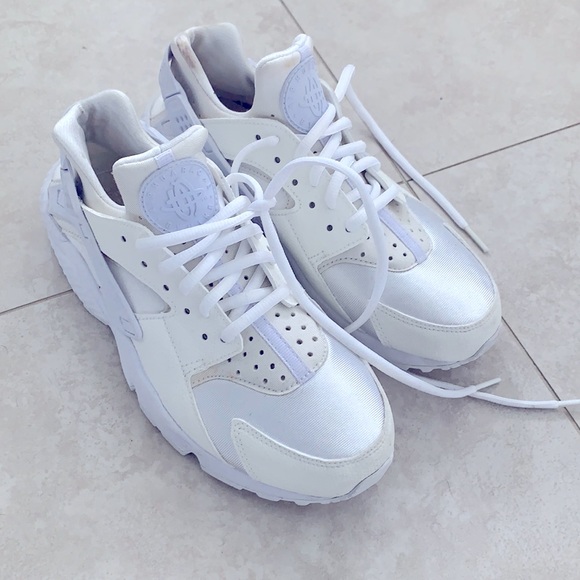 Nike Other - Nike Huarache White